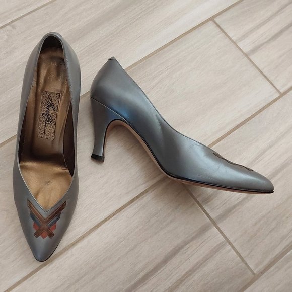 Amalfi Gray Metallic Leather Pointed Toe Slip On Mid Heel Pump.  Size 6B - Picture 1 of 7